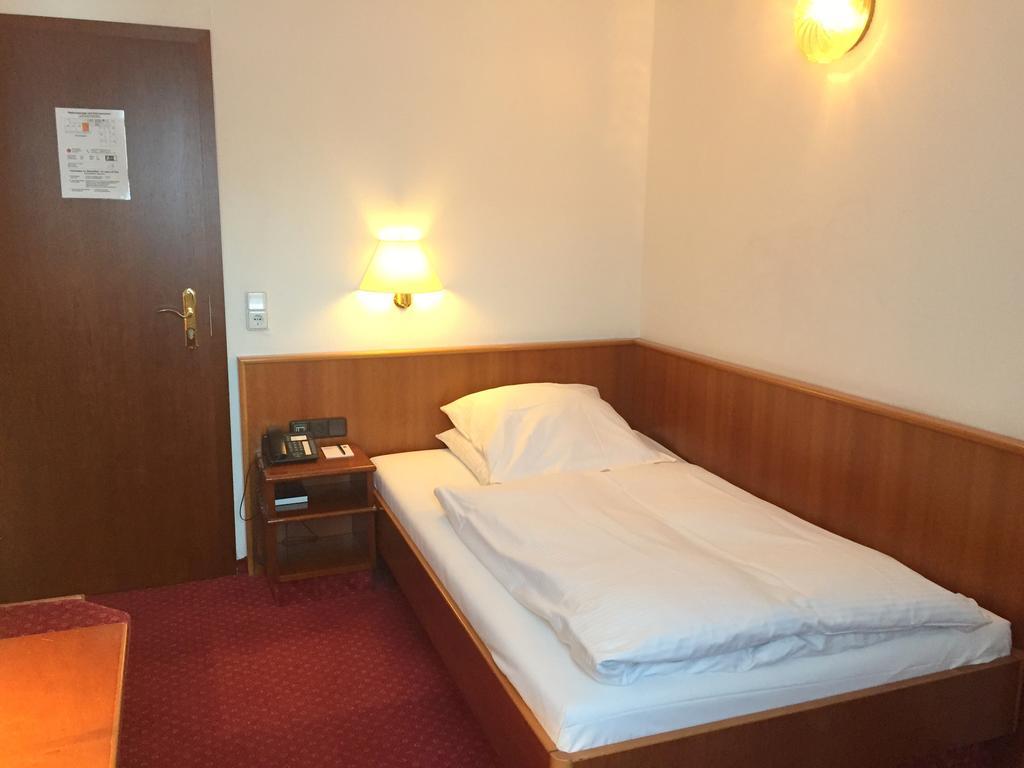 דיסלדורף Hotel Bismarck חדר תמונה
